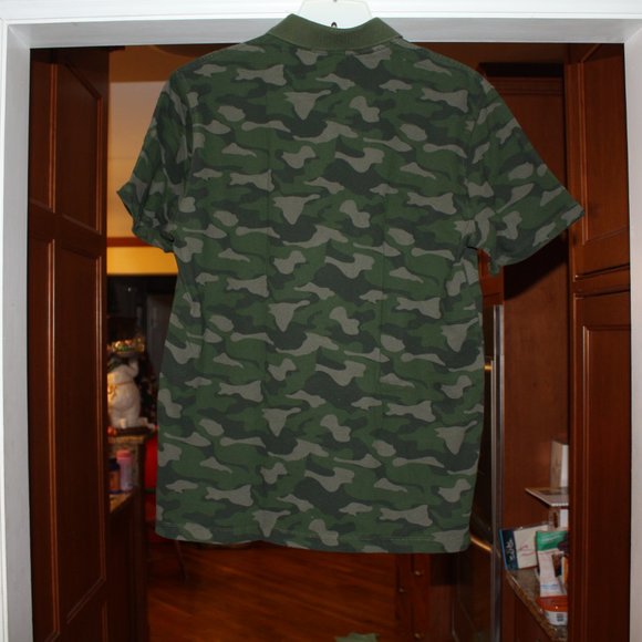 Slate & Stone Men's Short Sleeve Camo Polo. Size Medium. Two Buttons. - Picture 6 of 6
